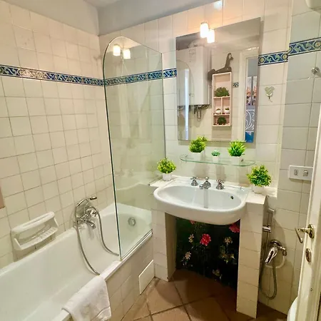 Trastevere Rome's Heart Charming 8 * Řím